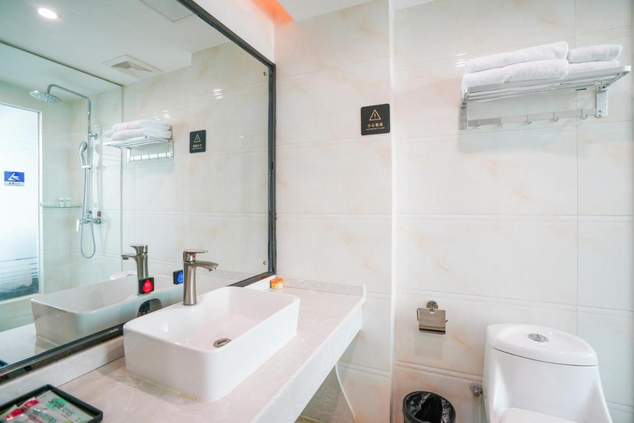 Felice Hotel-Guangzhou Baiyun International Airport Renhe Metro Station Branch قوانغتشو المظهر الخارجي الصورة